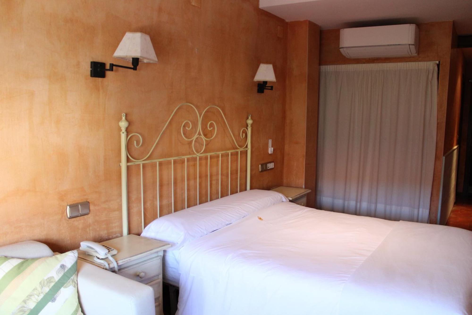 Hotel Rural Carlos I Garganta la Olla Buitenkant foto